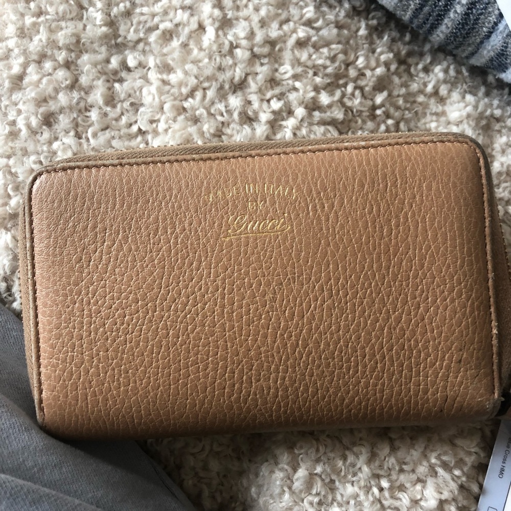 Gucci nude zip wallet